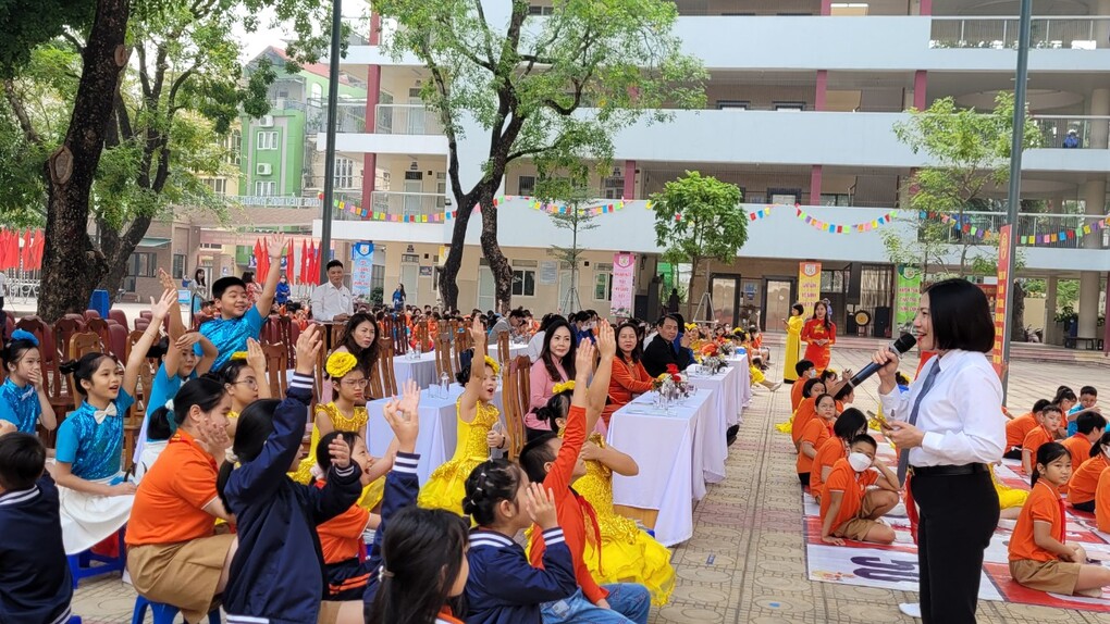 Trường Tiểu học Hoàng Hoa Thám sôi nổi các hoạt động hưởng ứng “Ngày Pháp luật nước CHXHCN Việt Nam năm 2022”
