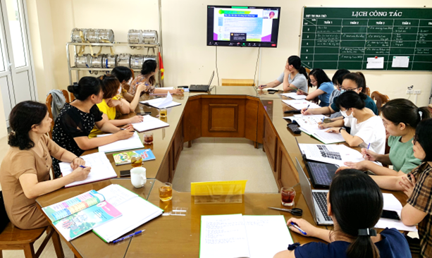 Cán bộ - Giáo viên trường Tiểu học Hoàng Hoa Thám tích cực tham gia tập huấn bồi dưỡng chuyên môn
