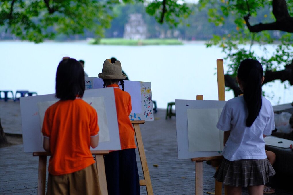 Trường Tiểu học Hoàng Hoa Thám với hoạt động trải nghiệm vẽ tranh thực địa môn Mĩ thuật năm học 2023 – 2024.