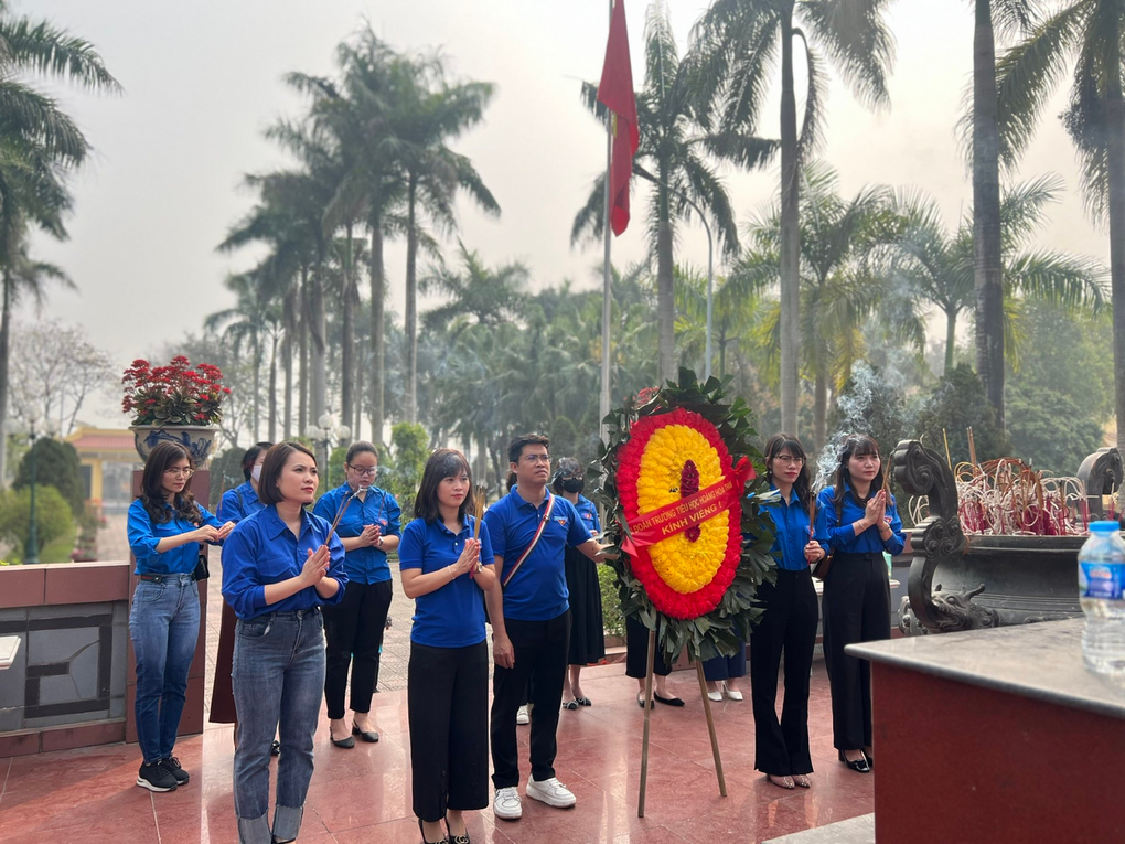 Giáo dục truyền thống cho các đoàn viên chi đoàn trường Tiểu học Hoàng Hoa Thám nhân kỷ niệm 92 năm ngày thành lập Đoàn TNCS Hồ Chí Minh (26/3/1931 - 26/3/2023)