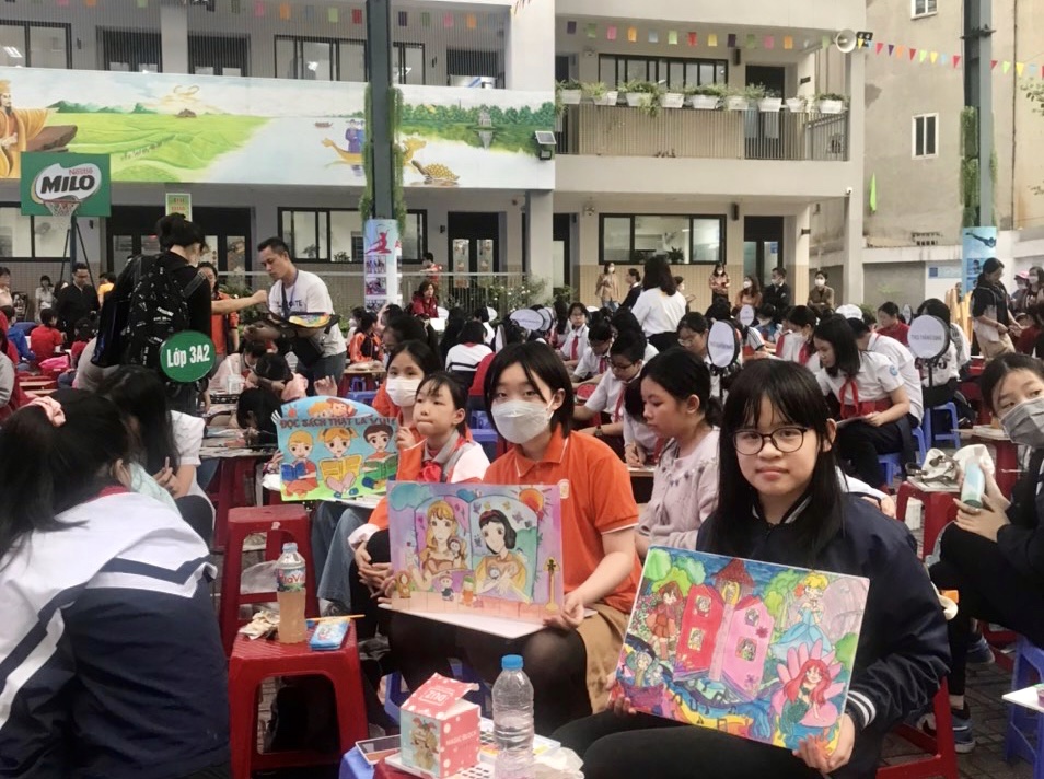 Học sinh trường Tiểu học Hoàng Hoa Thám tham gia cuộc thi vẽ tranh trực tiếp Chủ đề: "Ngày sách và Văn hoá đọc"