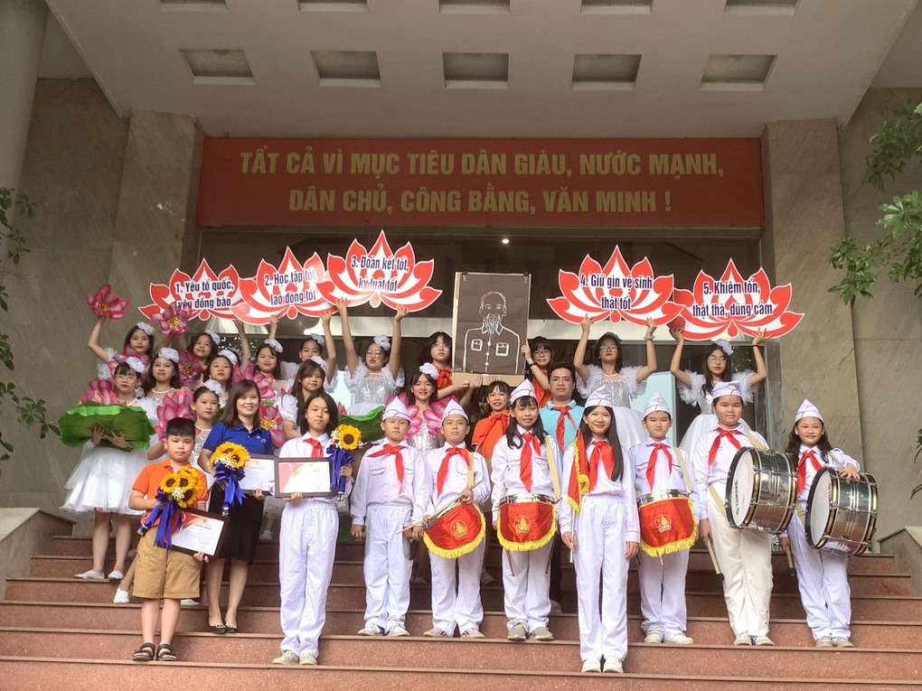 Liên đội trường Tiểu học Hoàng Hoa Thám tham gia Lễ kỷ niệm 82 năm ngày thành lập Đội thiếu niên tiền phong Hồ Chí Minh và chung khảo cuộc thi “Chúng em kể chuyện Bác Hồ” năm học 2022-2023
