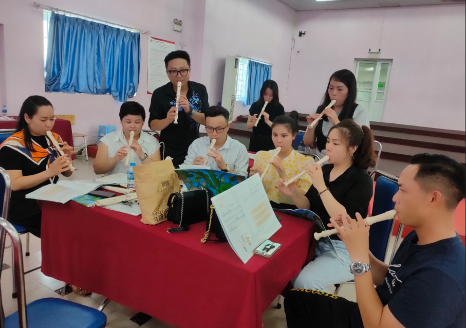Trường Tiểu học Hoàng Hoa Thám tham gia tập huấn sử dụng sáo Recorder và kèn phím trong giảng dạy môn Âm nhạc