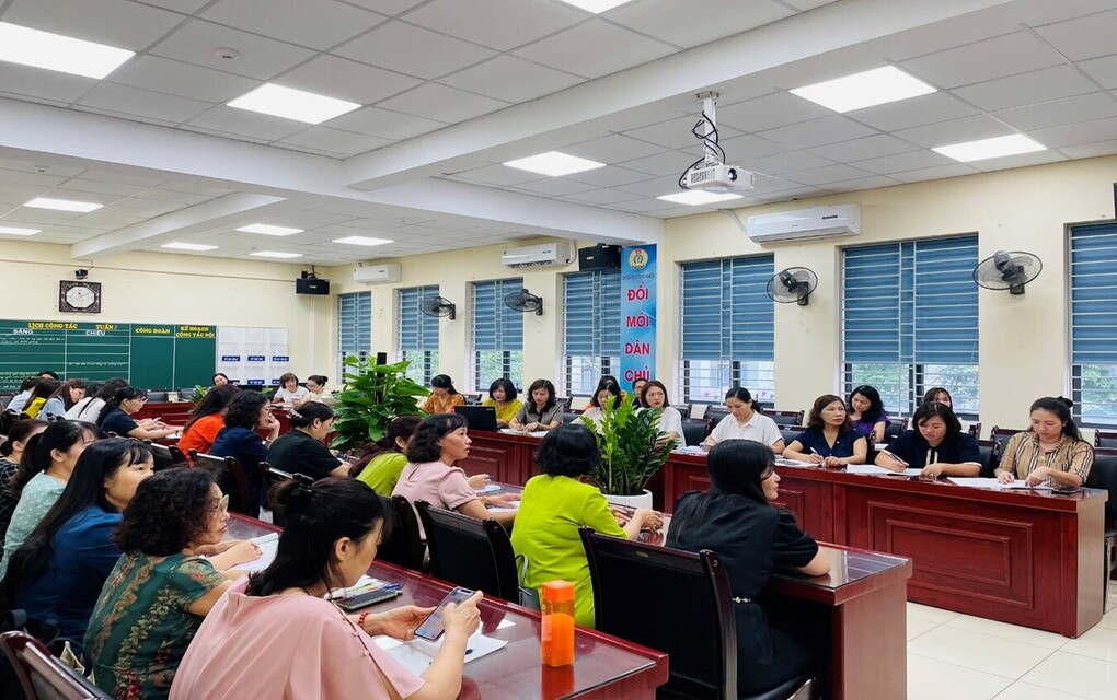 Cán bộ quản lí, giáo viên quận Ba Đình tích cực tham dự chuyên đề môn Hoạt động trải nghiệm lớp 4 do Sở Giáo dục và Đào tạo Hà Nội tổ chức.