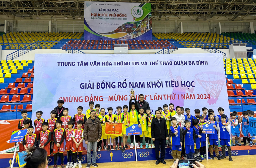 Học sinh trường Tiểu học Hoàng Hoa Thám tham gia Giải bóng rổ “Mừng Đảng - Mừng xuân” Quận Ba Đình