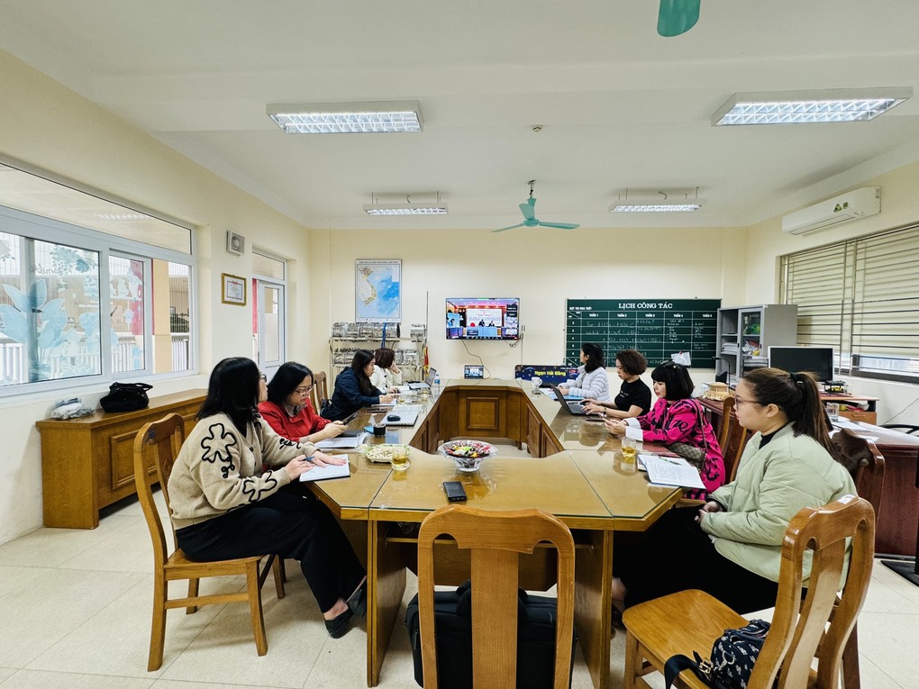 Trường Tiểu học Hoàng Hoa Thám tham dự buổi tập huấn, giới thiệu Sách giáo khoa lớp 5 Chương trình GDPT 2018