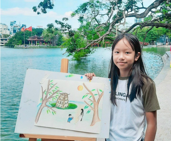 A child holding a painting

Description automatically generated