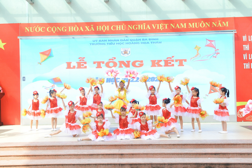 A group of children in red and white dresses on a stage

Description automatically generated with low confidence