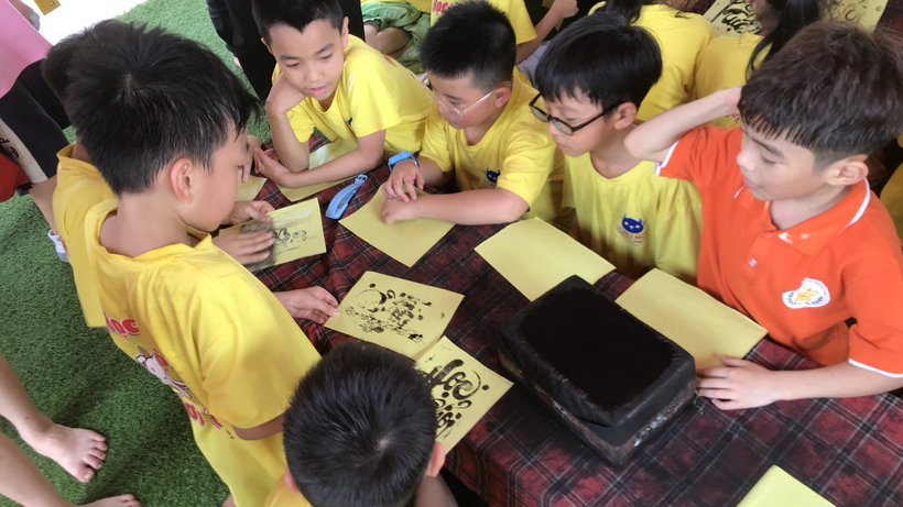 A group of boys in yellow shirts

Description automatically generated